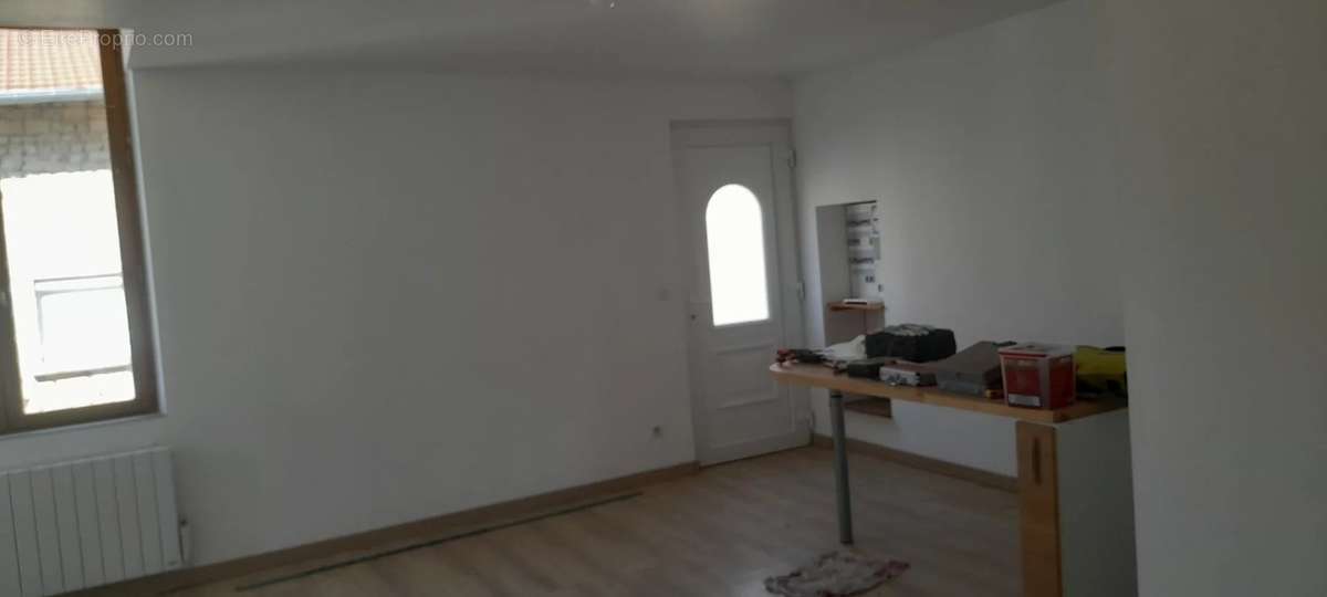 Maison à BAZINCOURT-SUR-SAULX