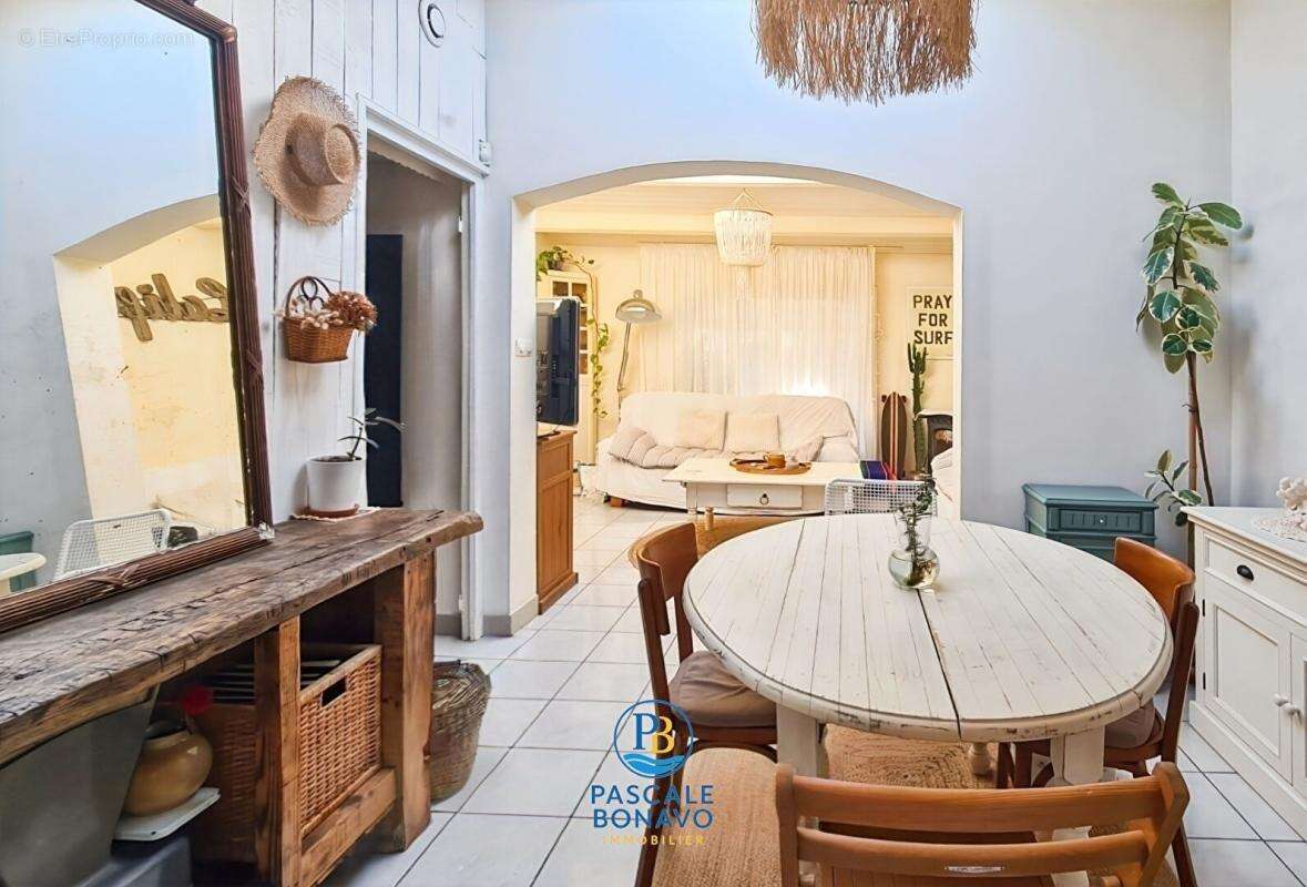 Maison à VENDAYS-MONTALIVET