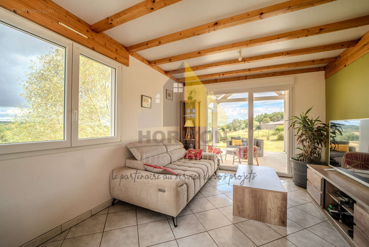 Maison individuelle sur sous-sol complet avec belle vue dégagée et terrain de 3 731 m2 ! - photo 5