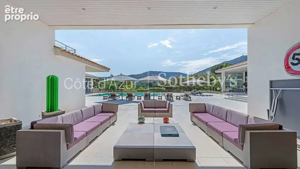 Villa de prestige proche de Saint-Tropez avec sept chambres et vue sur la campagne provençale - photo 9