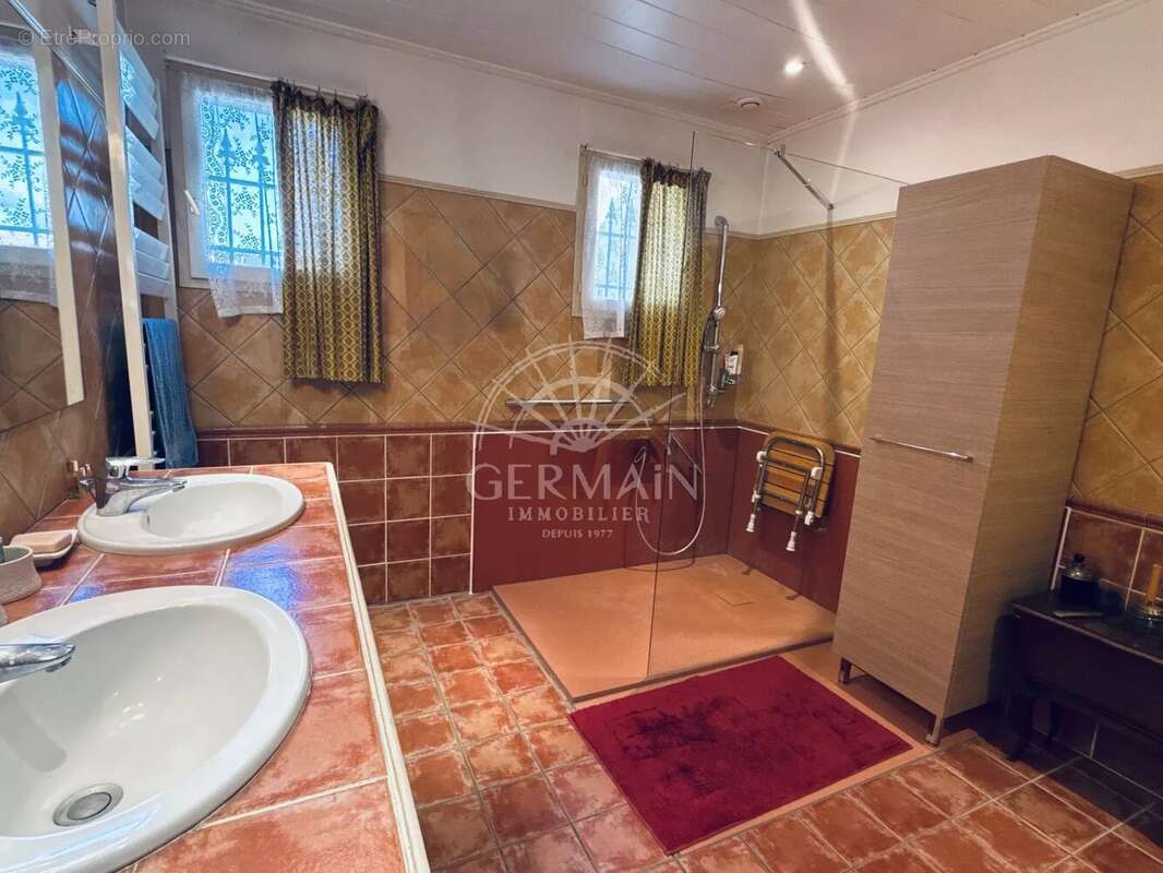 Maison à L'ISLE-SUR-LA-SORGUE