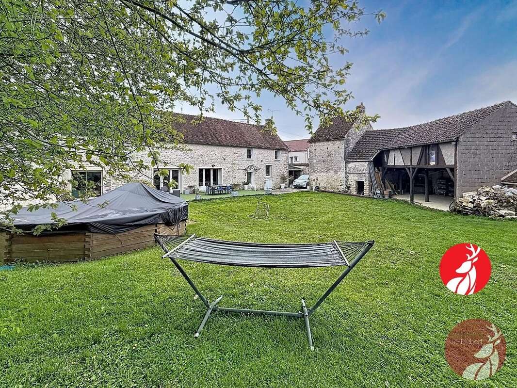 Maison à LA CHAPELLE-LA-REINE