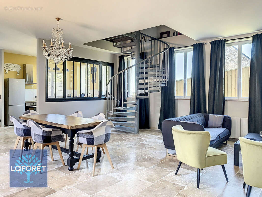 Maison à SAINT-MARS-SUR-LA-FUTAIE