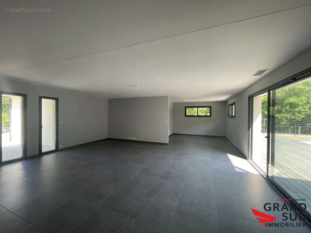 Maison 163 m² à Saint-Aubin-De-Medoc  - photo 3