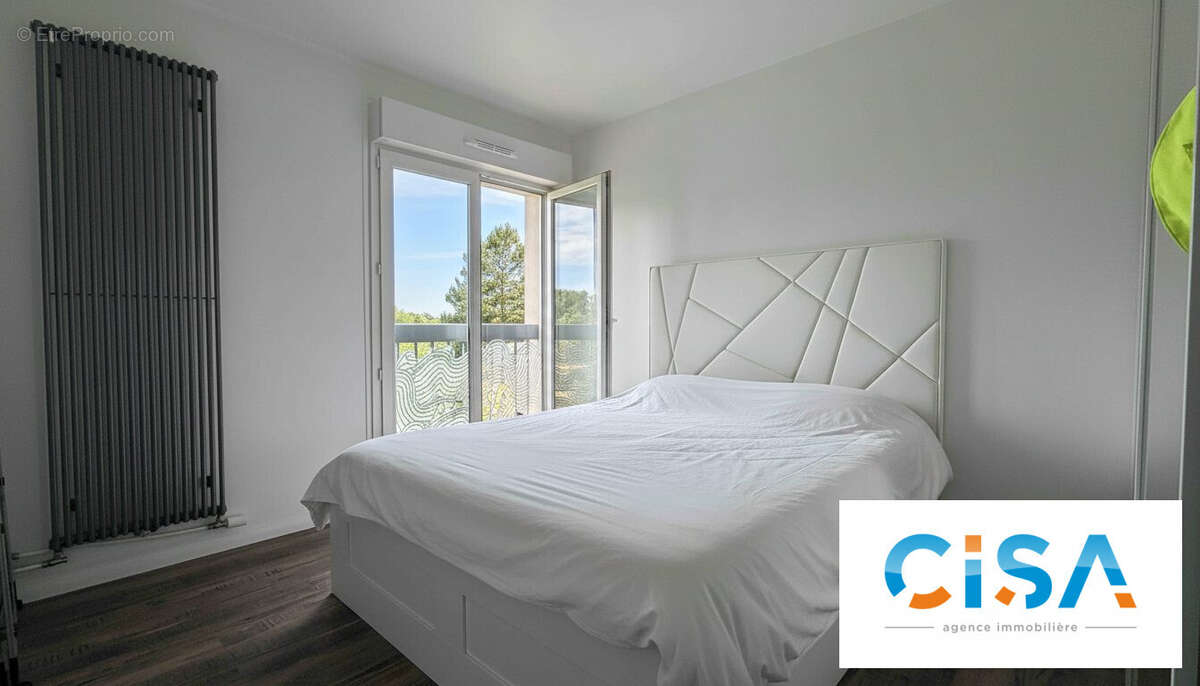 CHAMBRE  - Appartement à SENLIS