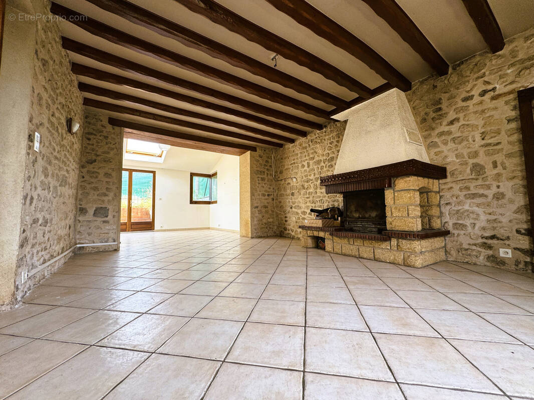 Maison à YMONVILLE