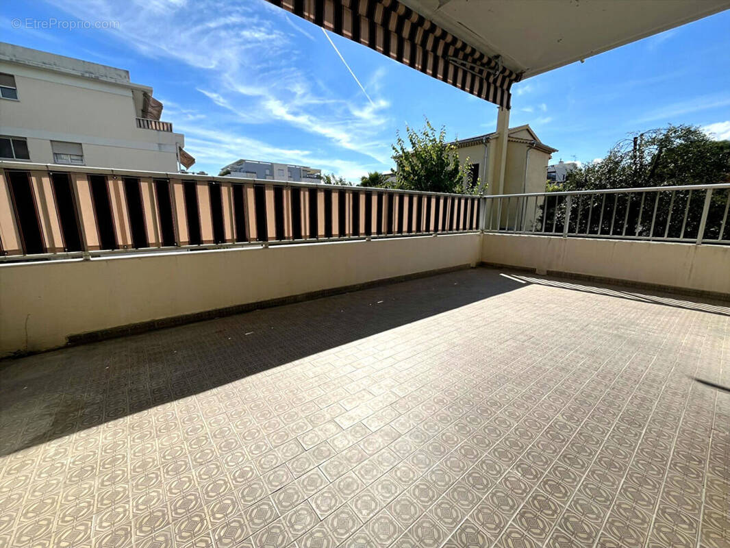 Appartement à SAINT-LAURENT-DU-VAR