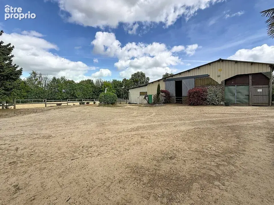 1390 m² à Franqueville-Saint-Pierre  - photo 2