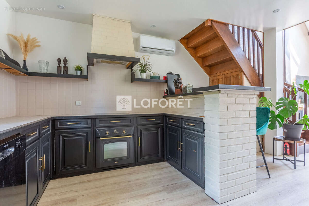 Maison à VARENNES-JARCY