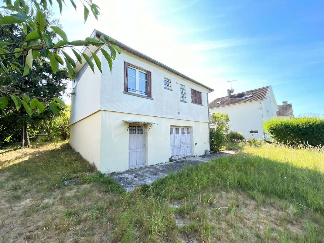 Maison à LIGNY-LE-CHATEL