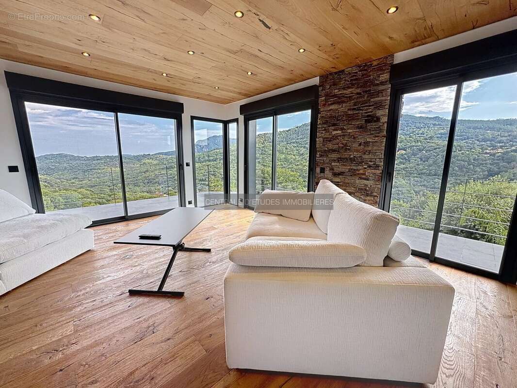 Maison à LES ADRETS-DE-L'ESTEREL