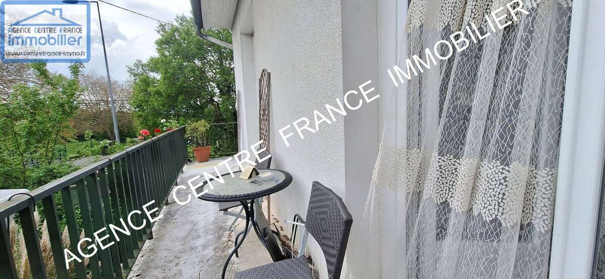 BOURGES, proche EMB. Grande maison familiale d'environ 300 m² avec 7 chambres DPE D - photo 3