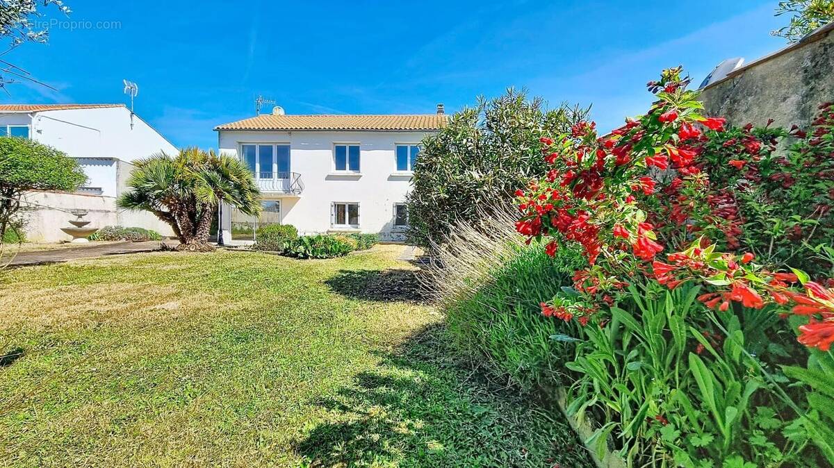 Photo 1 - Maison à LA JARNE