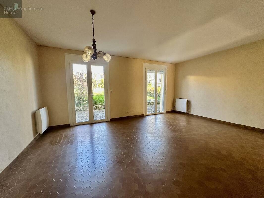 Maison à ONET-LE-CHATEAU