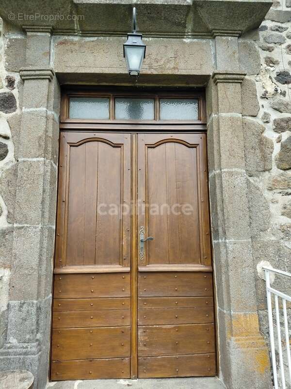 Maison à SAINT-MARTIN-CANTALES