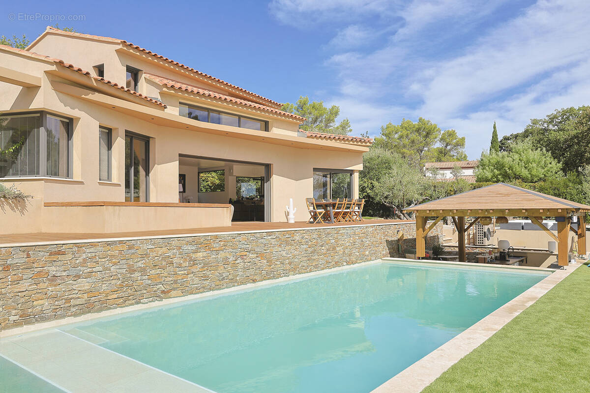 Maison à SOLLIES-VILLE