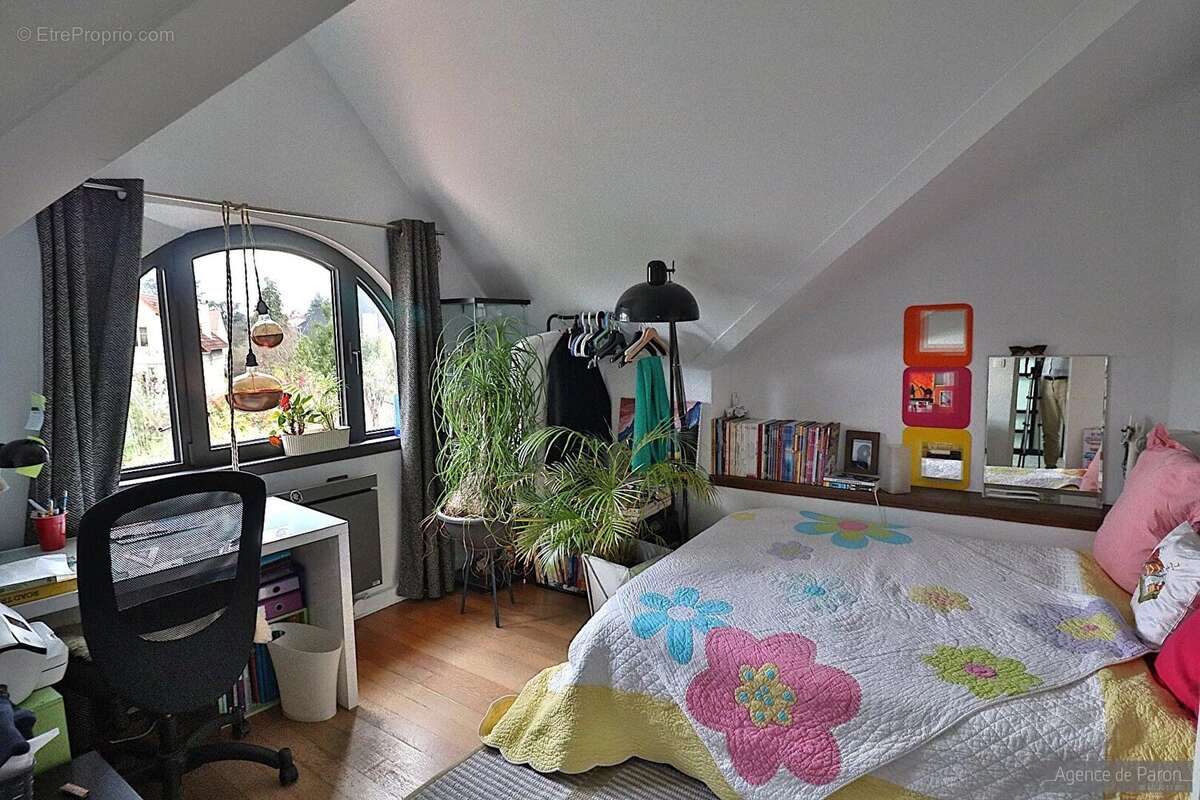 Maison à VERRIERES-LE-BUISSON