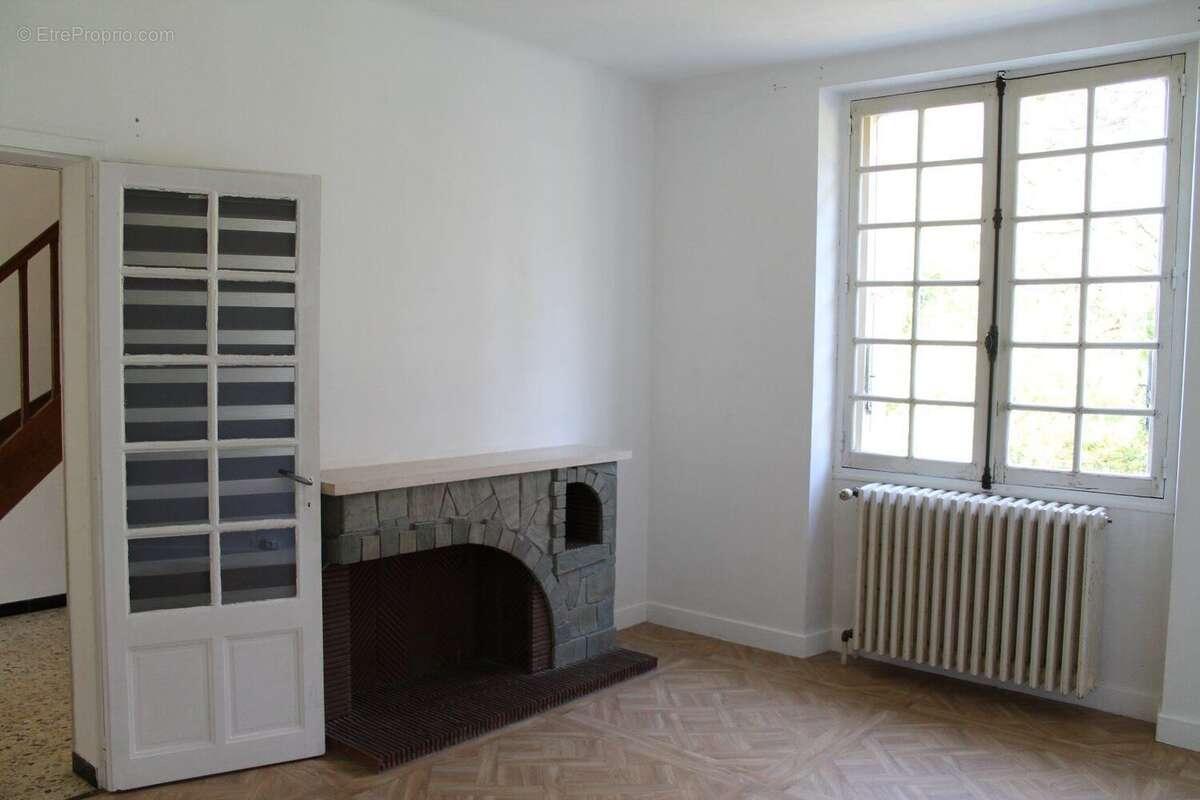 Maison à NEONS-SUR-CREUSE