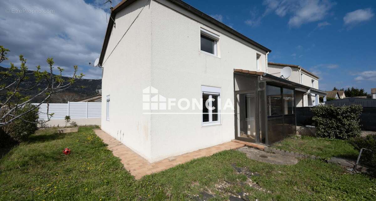 GUILHERAND-GRANGES - Maison 106 m² avec 3 chambres avec garage - photo 9