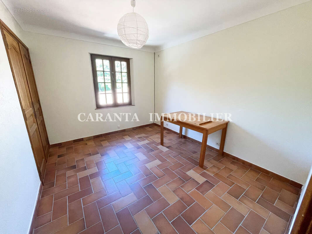Vente Villa 9 pièces Ste Maxime avec garage et T3 indépendant. - photo 15