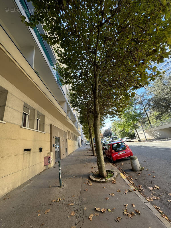 Parking à SAINT-ETIENNE