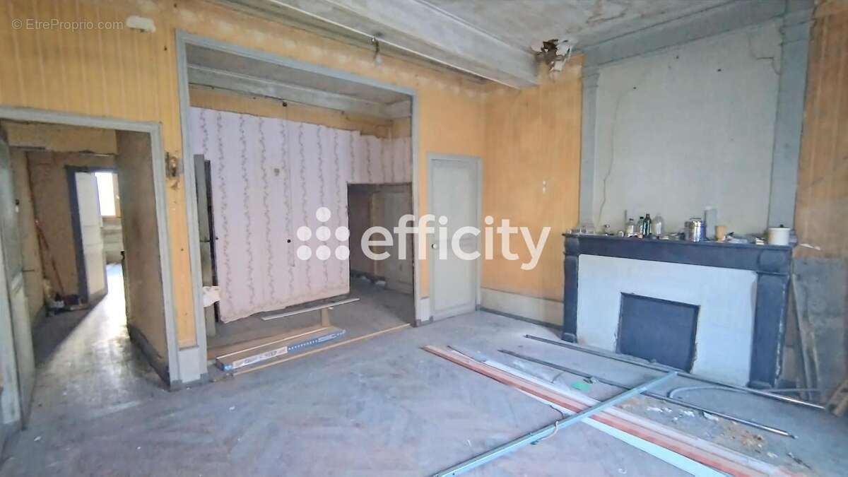 Maison à AIGUEPERSE