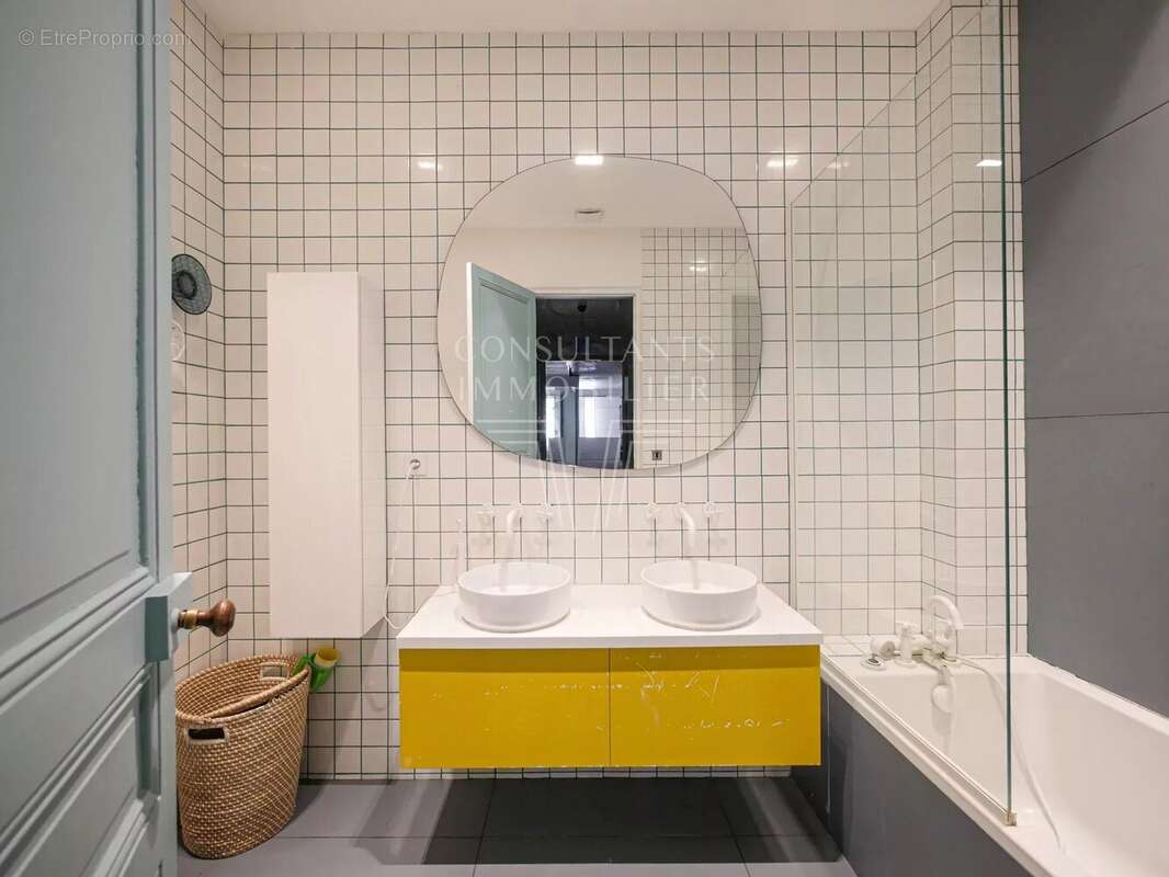 Appartement à PARIS-16E