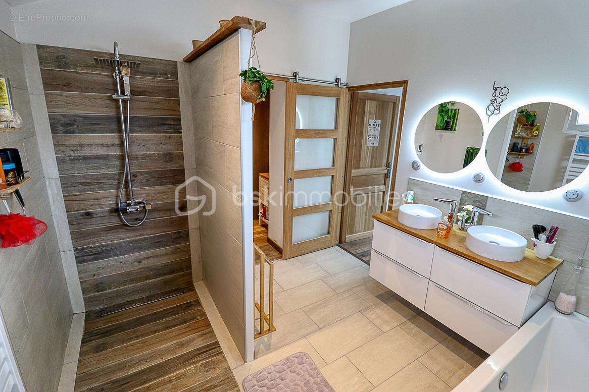 Maison de plain-pied total - 130 m² - 6 pièces - Milly-sur-Thérain (60112) - photo 7