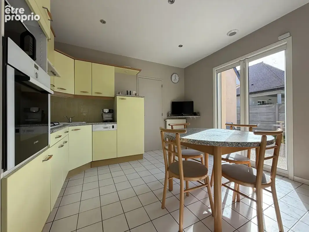 Le neubourg ? maison familiale avec suite parentale en rez-de-chaussée, double garage et jardin clos - photo 7