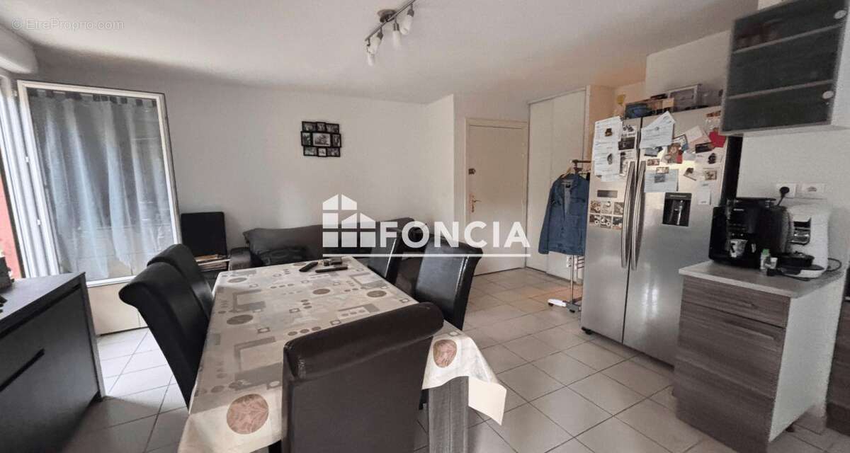 À vendre T3 en rez-de-chaussée à Limoux, résidence sécurisée avec terrasse vue jardin, cuisine équipée, clim, parking. Charges 1 - photo 5
