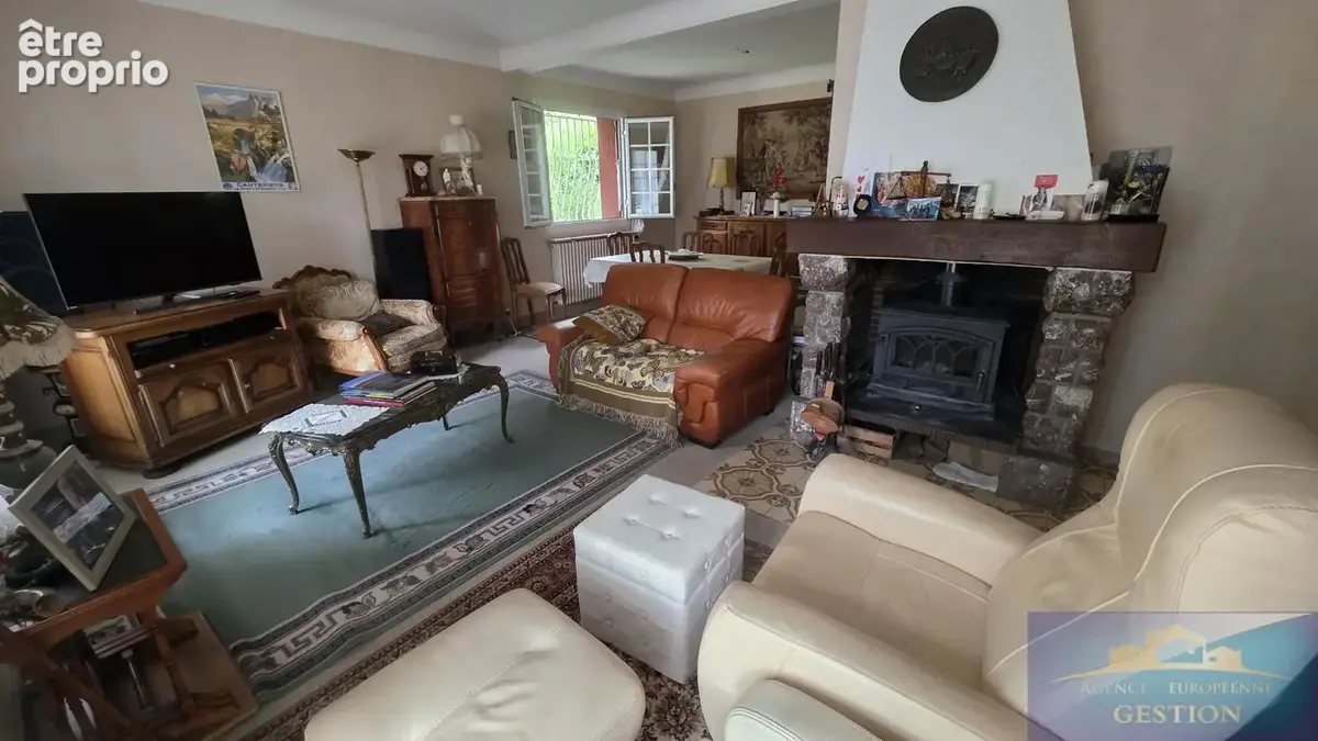 Maison élevée sur deux niveaux avec terrain et garage - photo 3