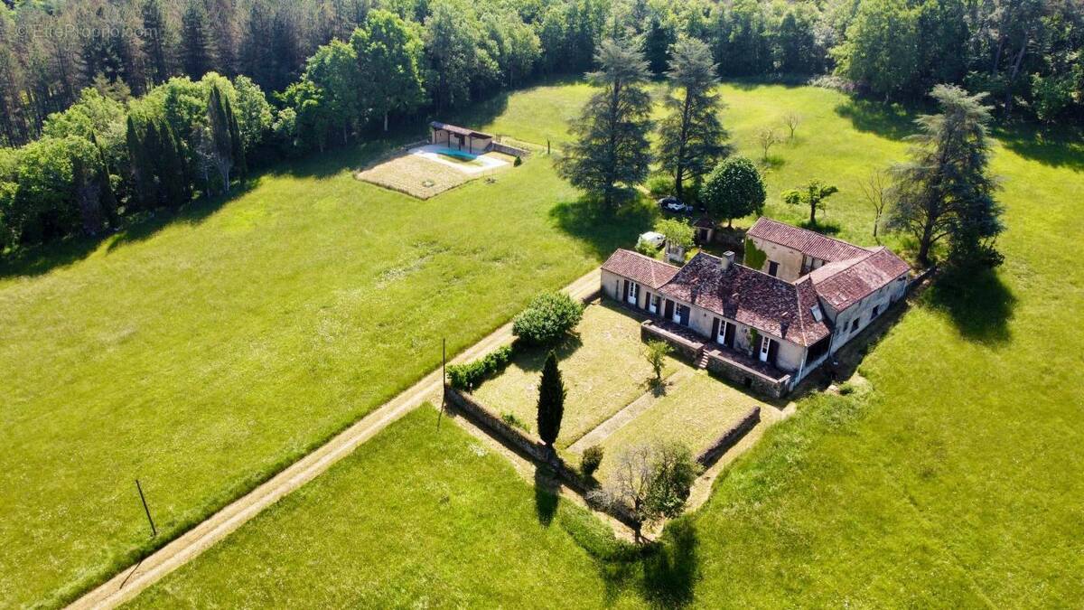 Maison à LE BUISSON-DE-CADOUIN