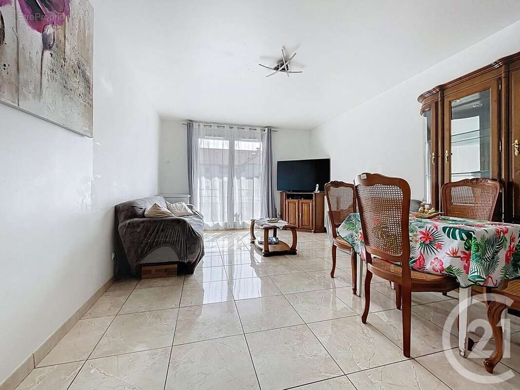 Appartement à MOISSY-CRAMAYEL