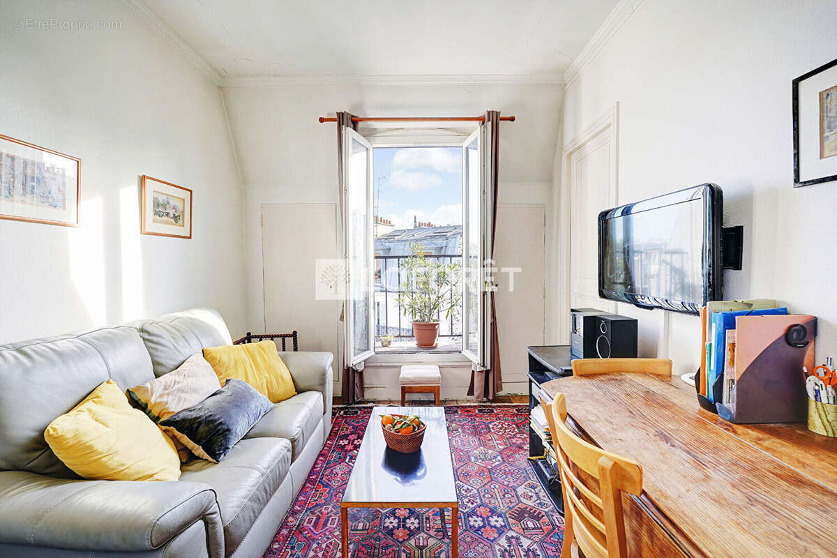 Appartement à PARIS-14E