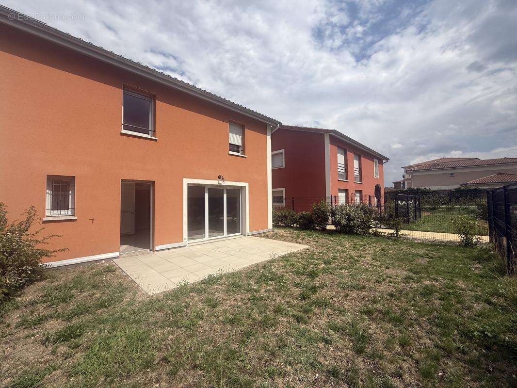 Maison 4 pièces avec jardin et garage - photo 2