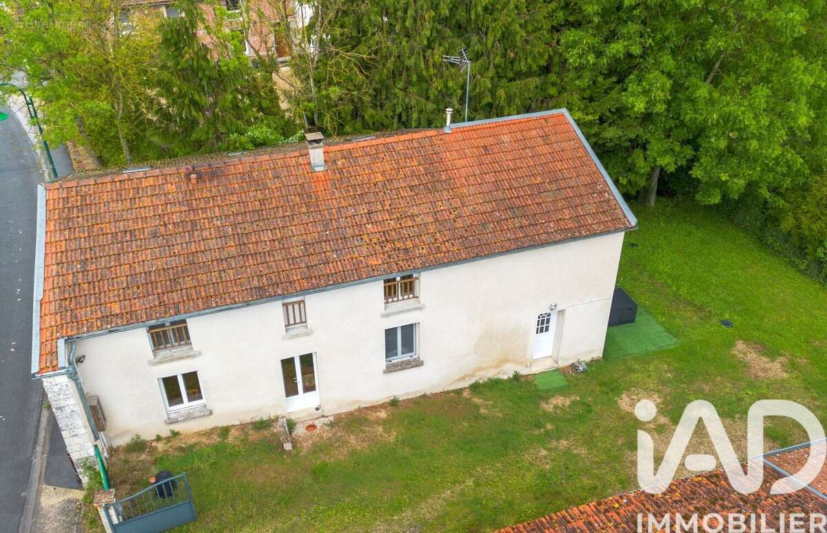 Photo 2 - Maison à BUSSY-LETTREE