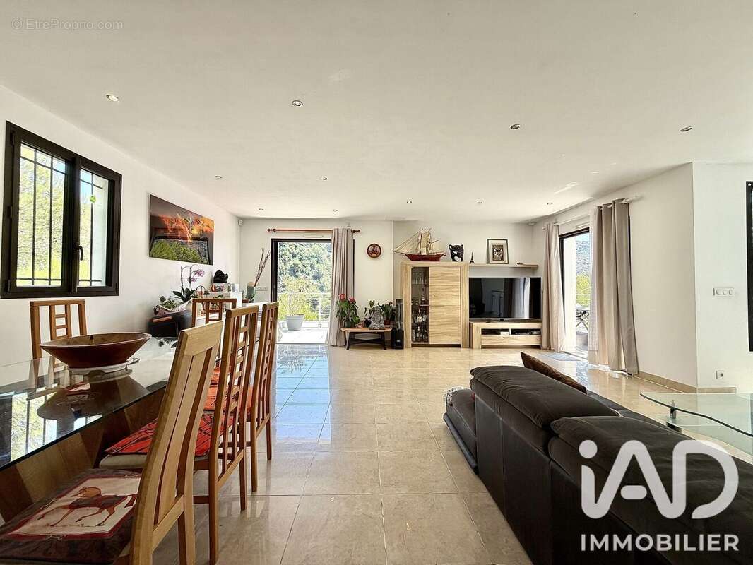 Maison 191 m² à La Turbie  - photo 8