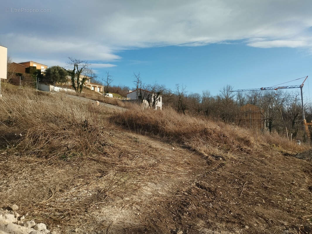 Terrain à PONT-DU-CHATEAU