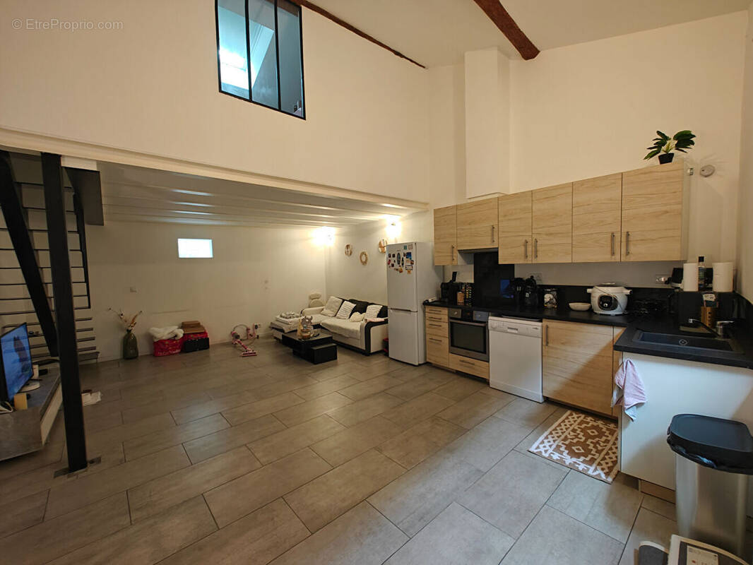 Appartement à SOLLIES-PONT