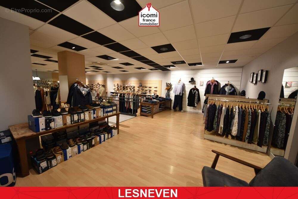 Finistere - lesneven (29260) - a vendre - locaux commerciaux avec vitrine - reserve - bureau - atelier - jardin - beau potentiel - photo 2