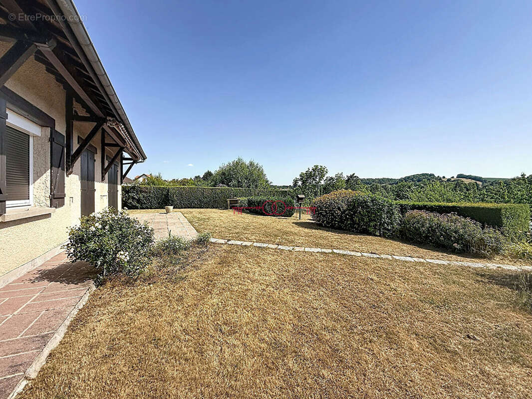 Maison La Neuville Au Pont 6 pièce(s) 146 m2 - photo 2