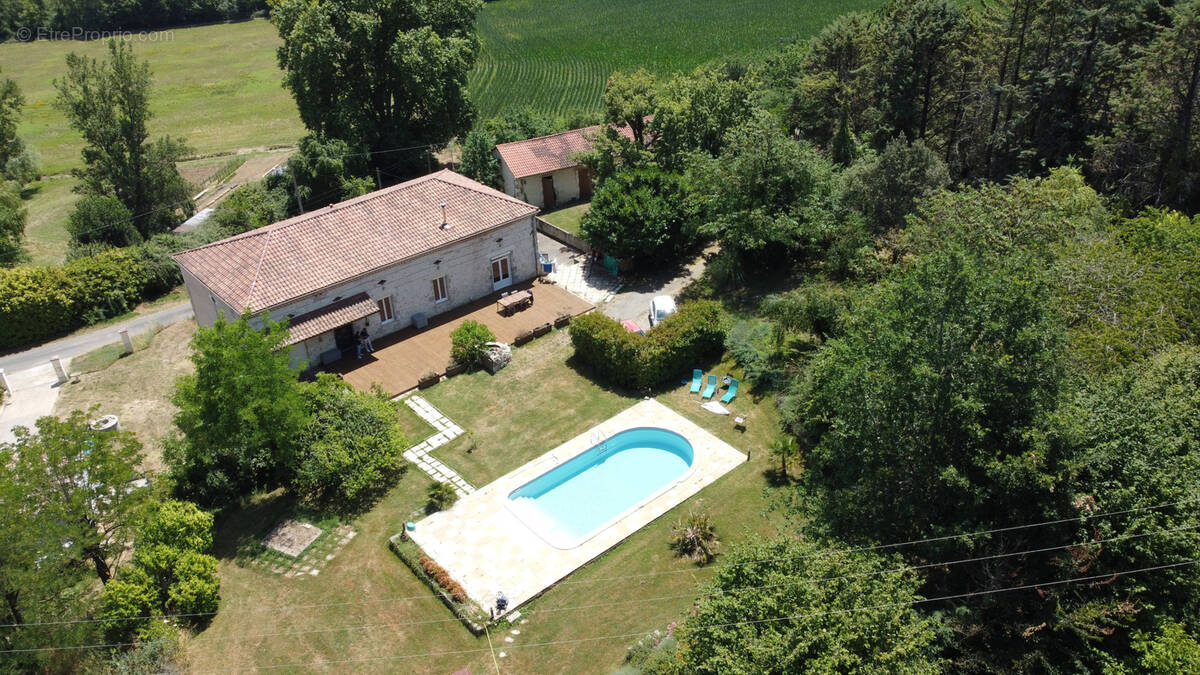 Maison à MADAILLAN