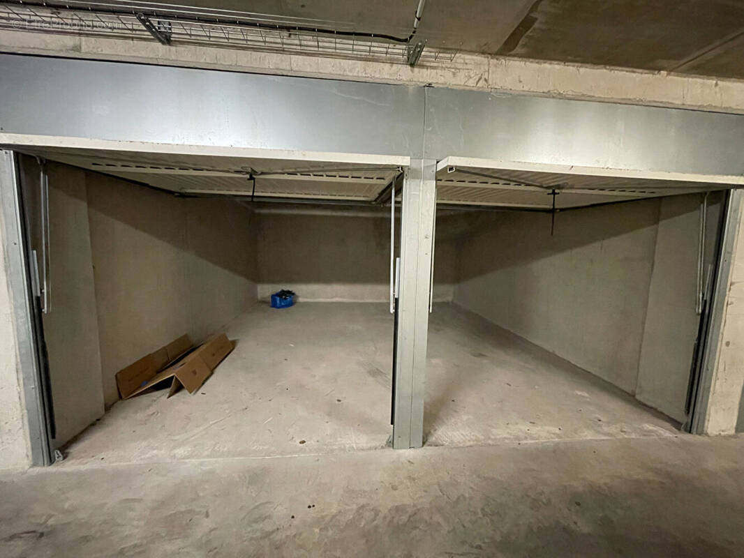 Parking à CAGNES-SUR-MER