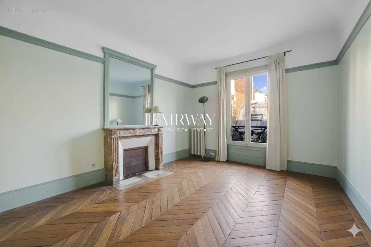 Appartement à PARIS-8E