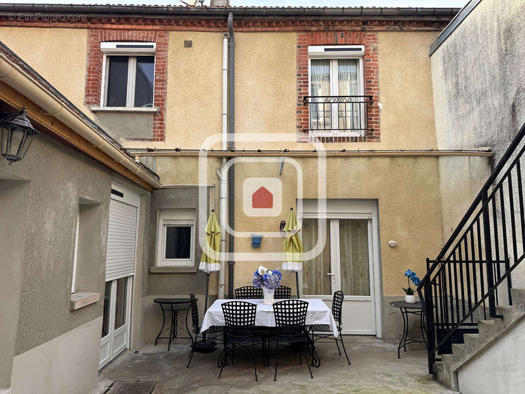 Maison à AY