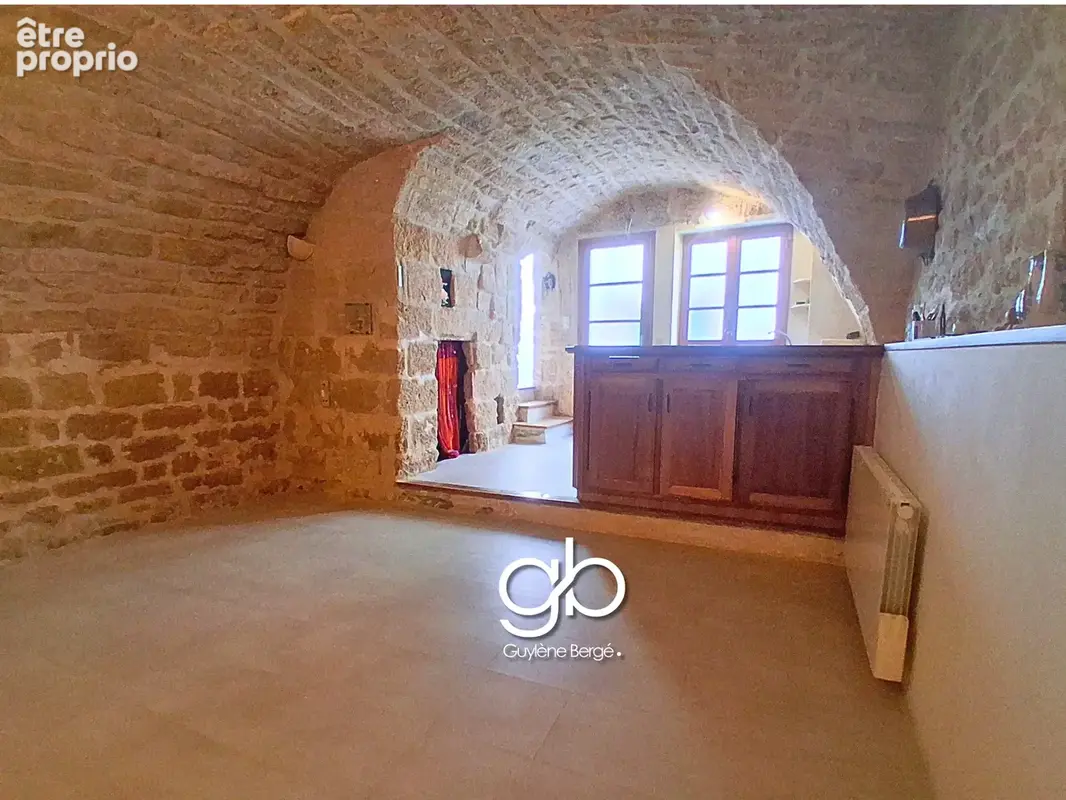 Maison de village avec voûte en pierre et cheminée   2 chambres   centre historique de pignan   montpellier ou - photo 1