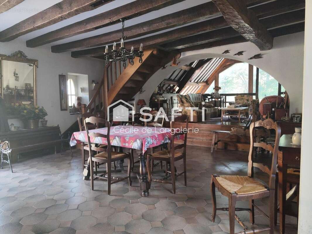Maison 189 m² à Azay-Le-Ferron  - photo 4