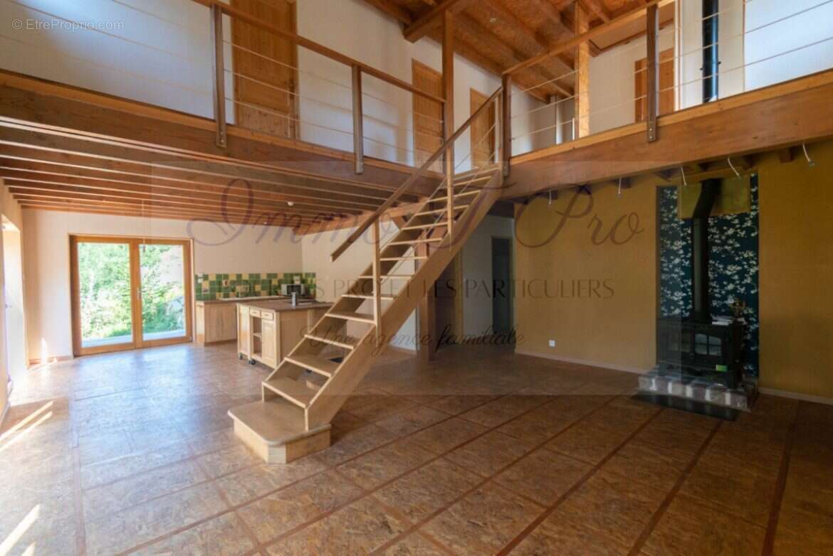 Maison à LE MESNIL-ESNARD