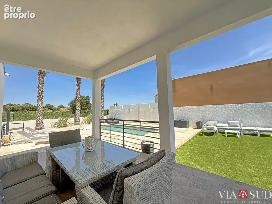 Villa contemporaine 2013, 195 m² de plain-pied sur 1 000 m² clos : 4 chambres, piscine au sel, cuisine d'été et un DPE A qui cha - photo 7