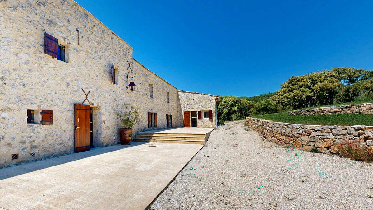 Domaine d'exception - Provence Luberon, 9 pièces 370 m2, 189 ha, vignes, truffière, bois - photo 3